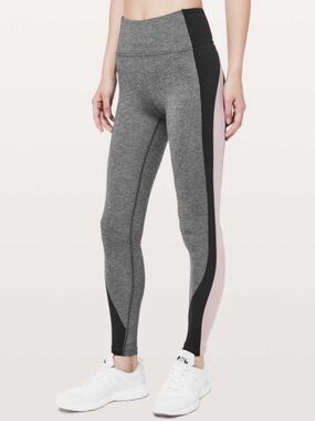 Lululemon GET GOING TRAIN TIGHT *28"
COLOUR: HEATHERED BLACK/BLACK/SMOKY BLUSH S
